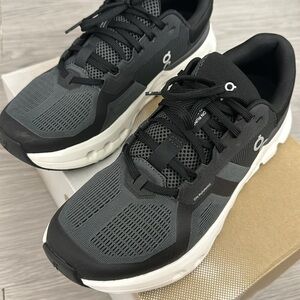 WOMENS ON CLOUDRUNNER 2